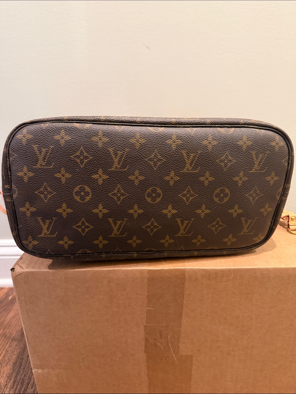 Louis Vuitton Monogram Neverfull MM Brown Tote with Natural Leather Trim - Picture 11 of 12